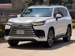 Lexus LX600