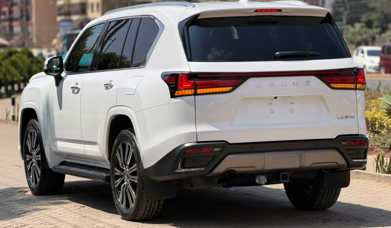 
								Lexus LX600 full									