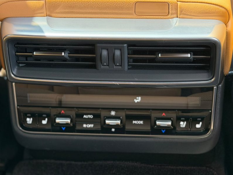 
								Lexus LX600 full									