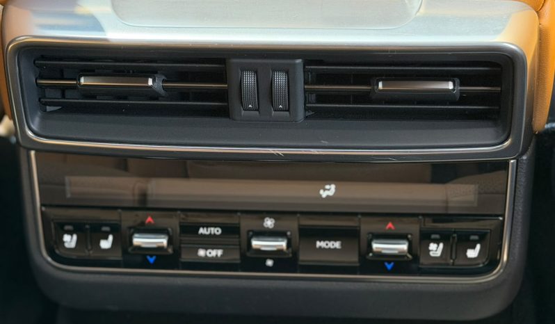 
								Lexus LX600 full									