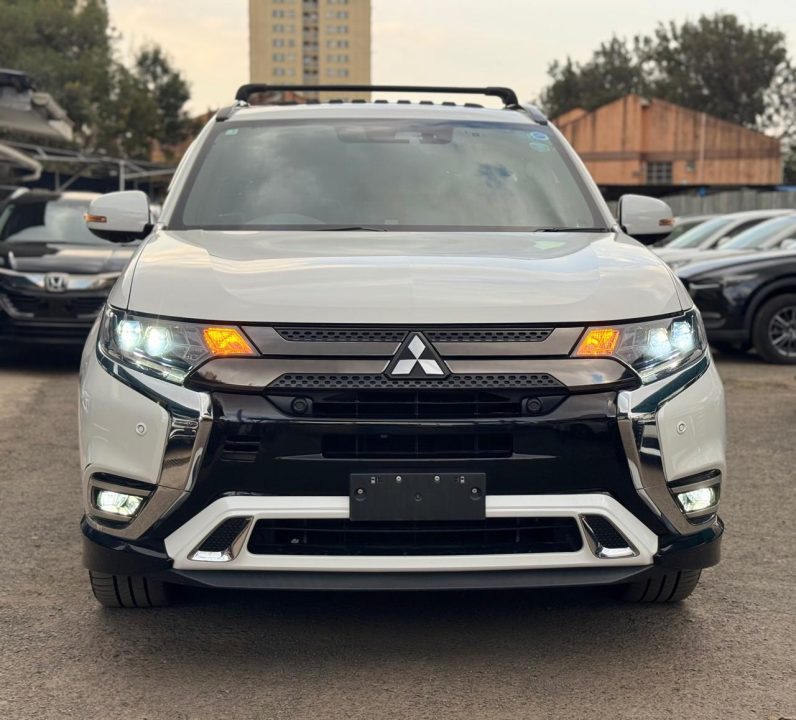 
								Mitsubishi Outlander full									