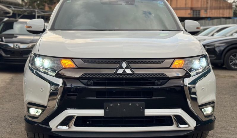 
								Mitsubishi Outlander full									