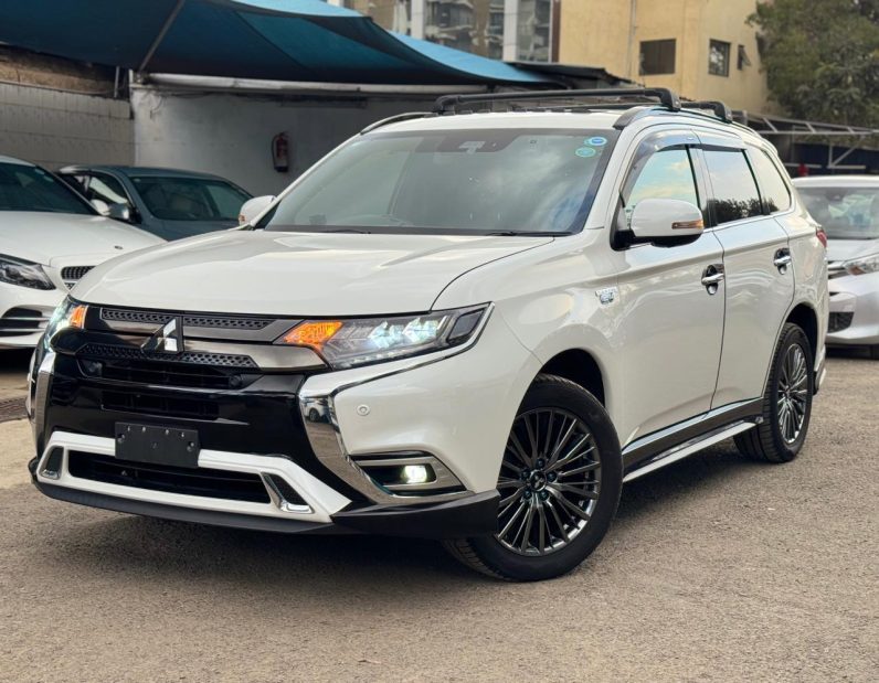 
								Mitsubishi Outlander full									