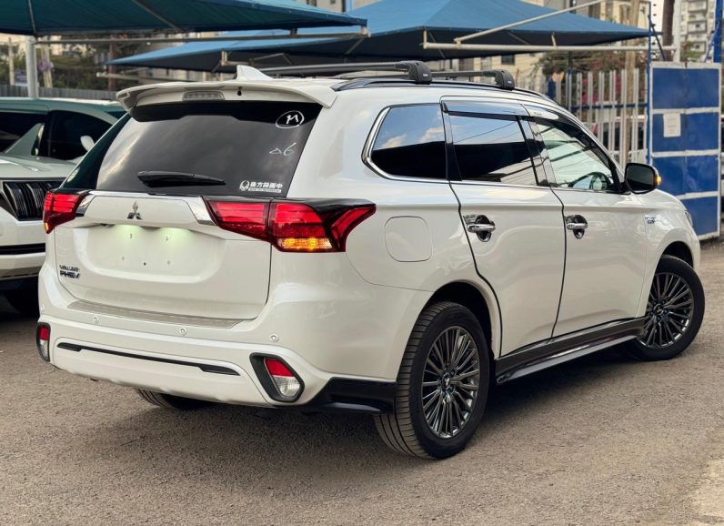 
								Mitsubishi Outlander full									