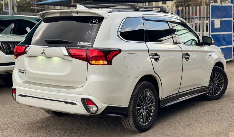 
								Mitsubishi Outlander full									