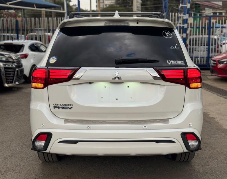 
								Mitsubishi Outlander full									