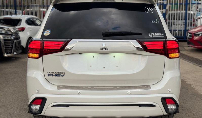 
								Mitsubishi Outlander full									
