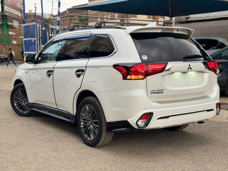 
								Mitsubishi Outlander full									