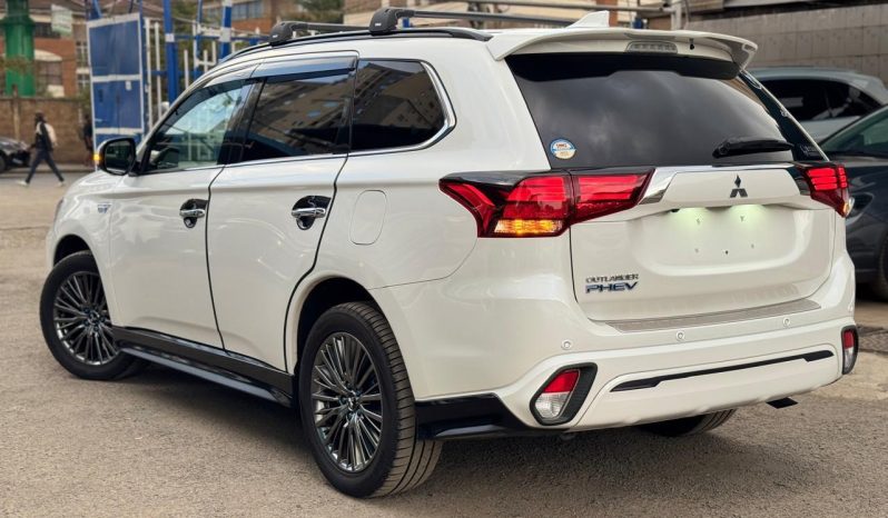 
								Mitsubishi Outlander full									
