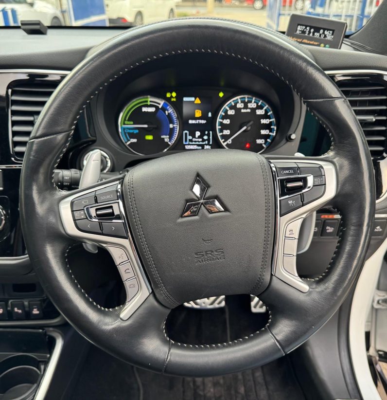 
								Mitsubishi Outlander full									