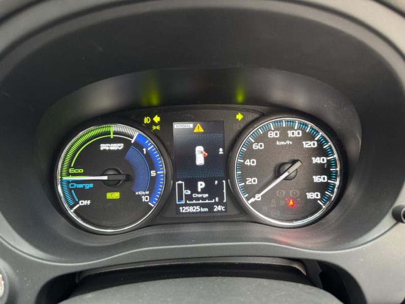 
								Mitsubishi Outlander full									