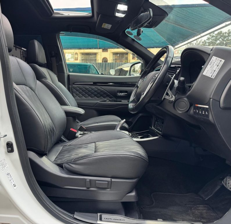 
								Mitsubishi Outlander full									