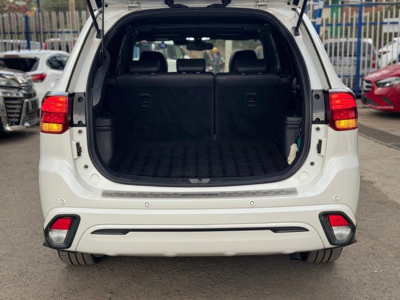 
								Mitsubishi Outlander full									