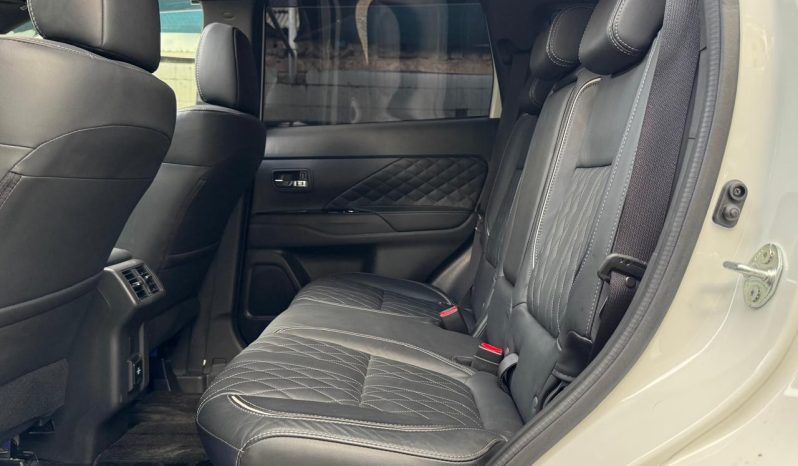 
								Mitsubishi Outlander full									
