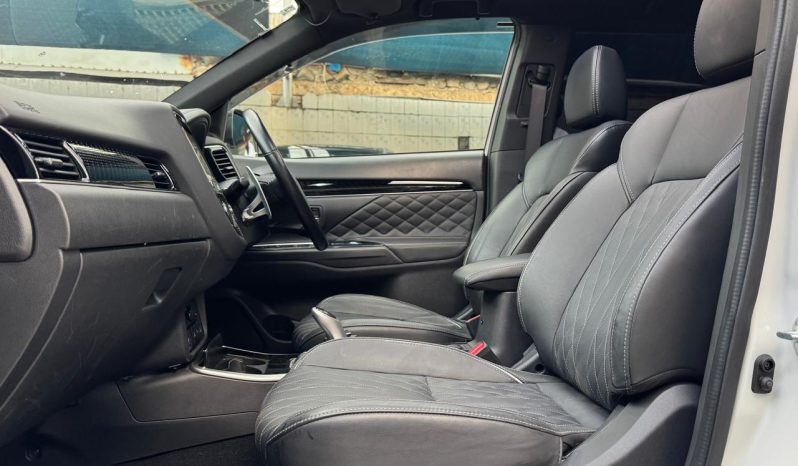 
								Mitsubishi Outlander full									