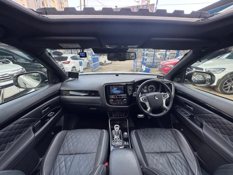 
								Mitsubishi Outlander full									