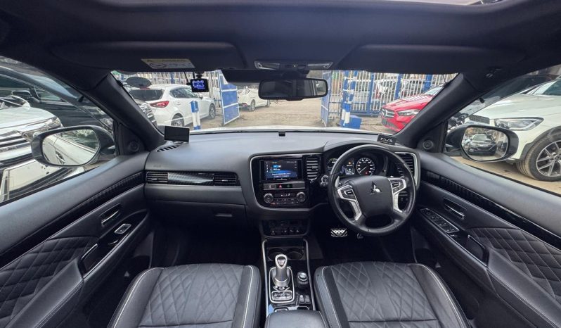 
								Mitsubishi Outlander full									