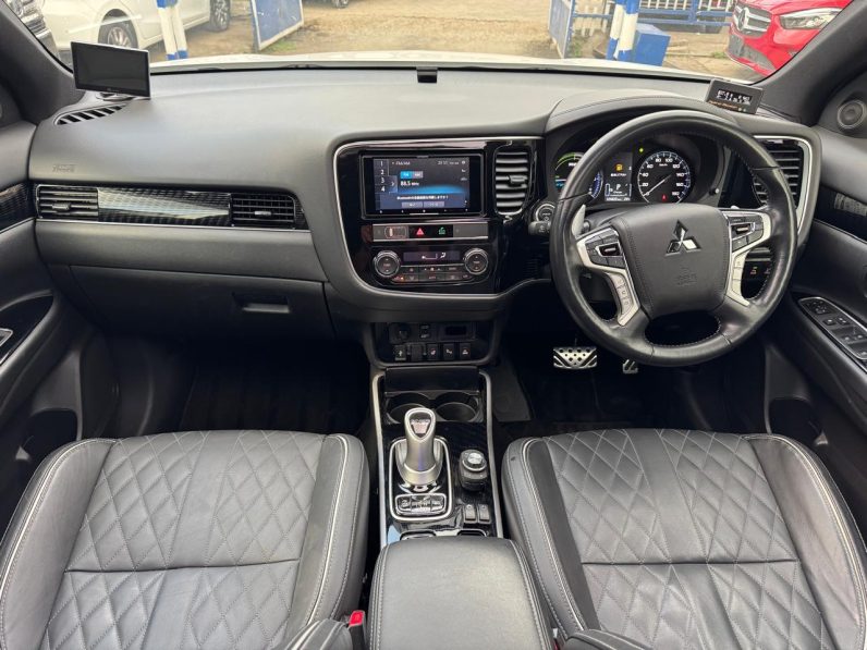 
								Mitsubishi Outlander full									
