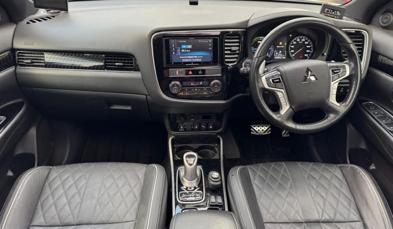 
								Mitsubishi Outlander full									