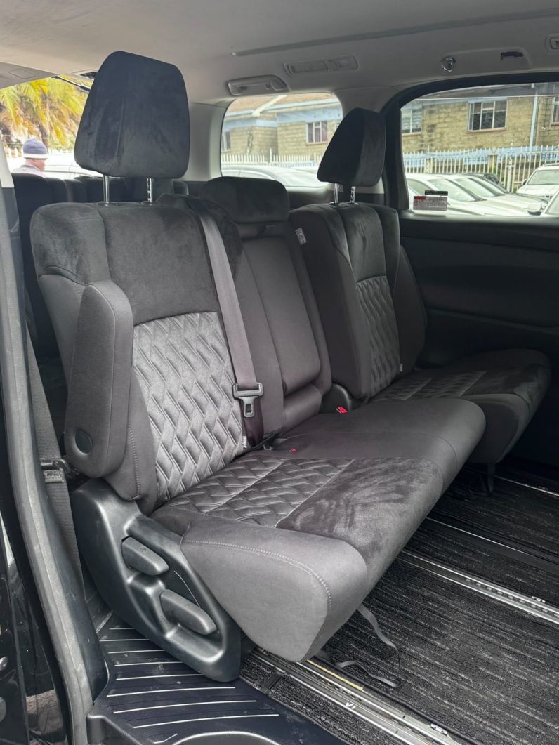 
								Toyota Alphard full									