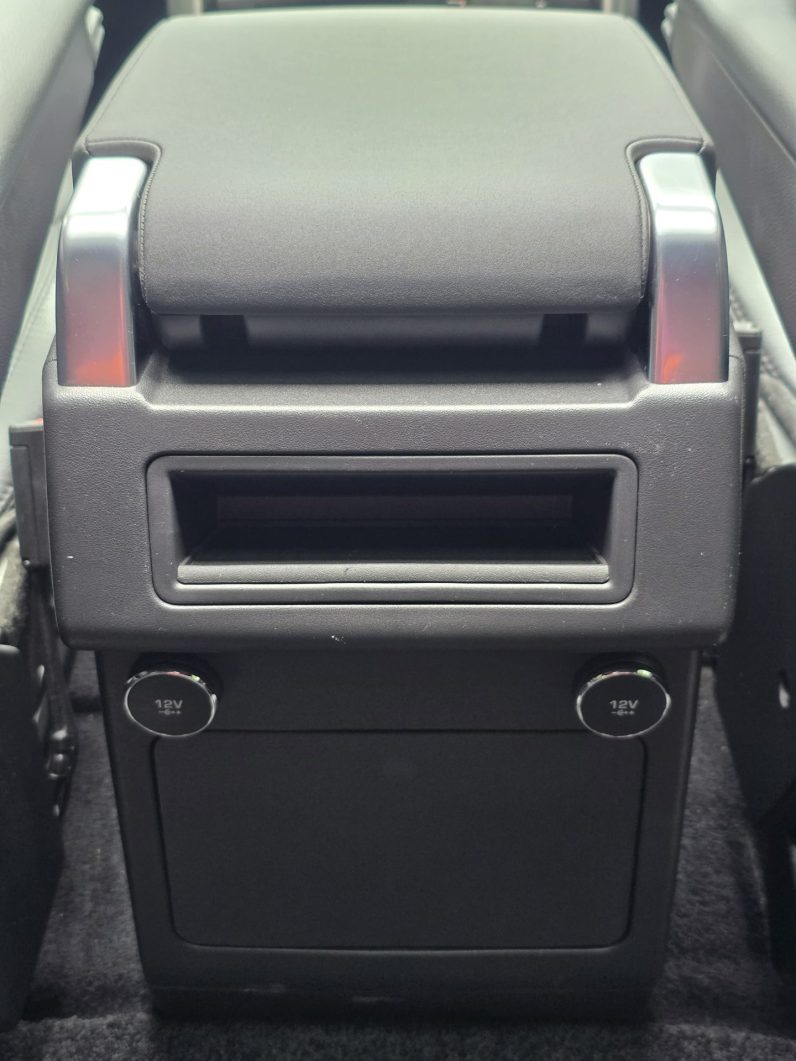 
								Land Rover discovery Landmark Edition full									