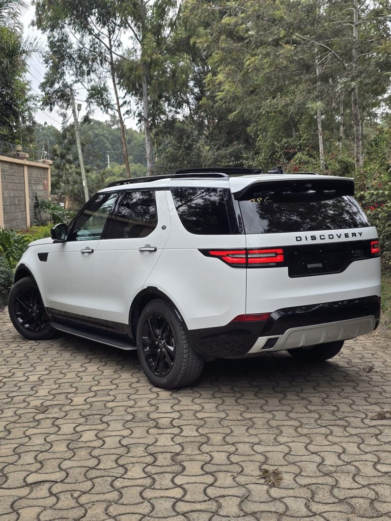 
								Land Rover discovery Landmark Edition full									