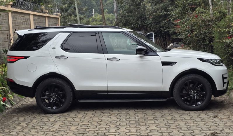 
								Land Rover discovery Landmark Edition full									