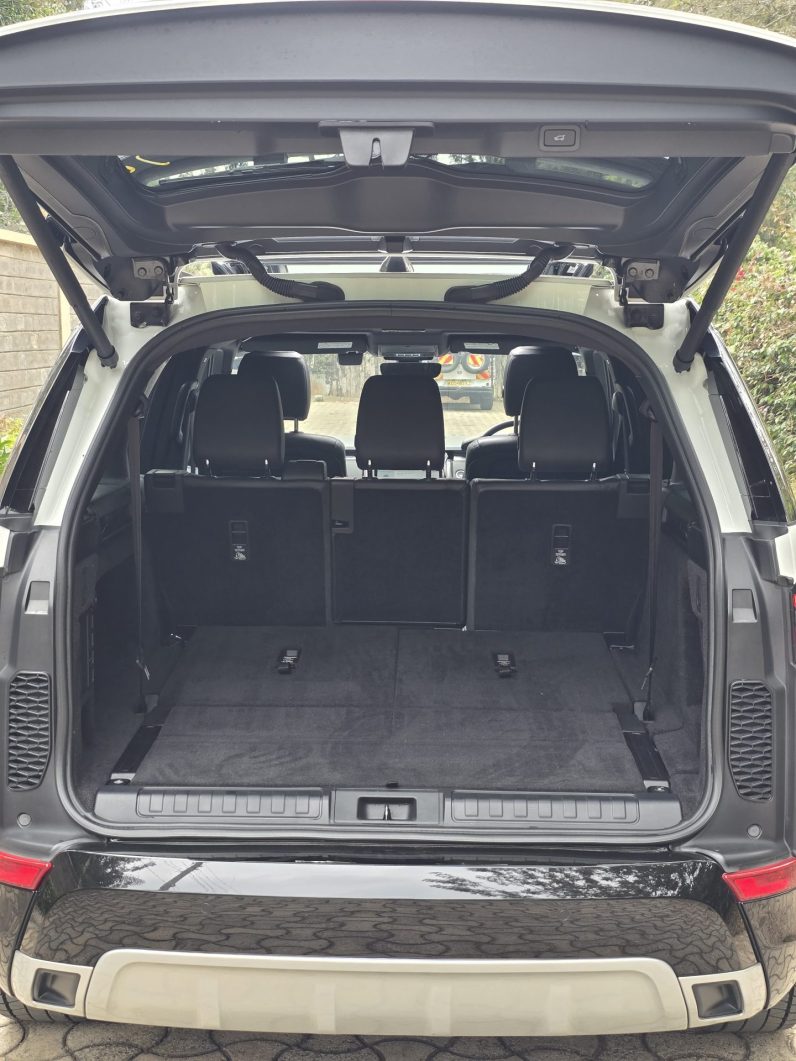 
								Land Rover discovery Landmark Edition full									