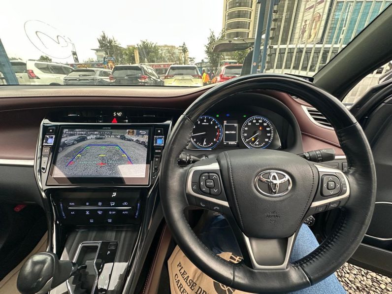
								Toyota Harrier full									