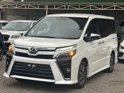 Toyota Voxy Zs