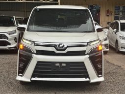 Toyota Voxy Zs