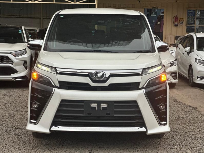 
								Toyota Voxy Zs full									