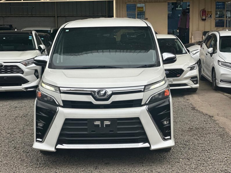 
								Toyota Voxy Zs full									