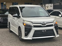 Toyota Voxy Zs