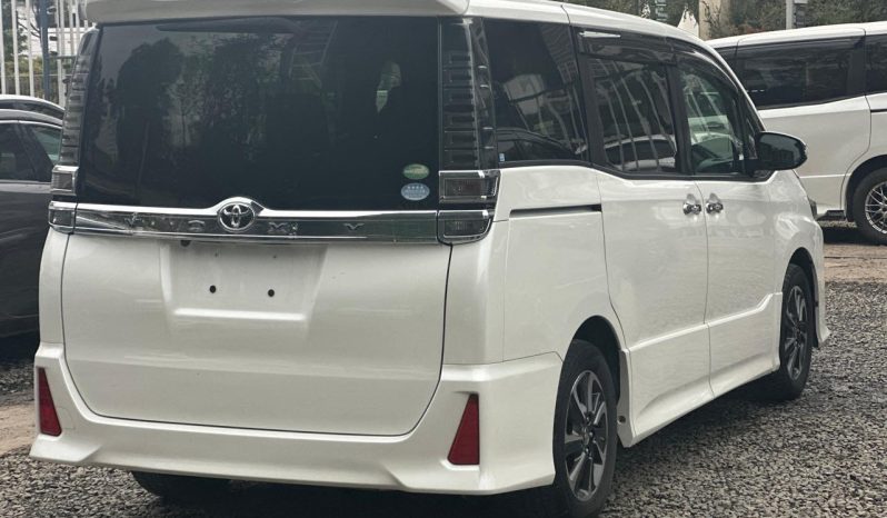 
								Toyota Voxy Zs full									