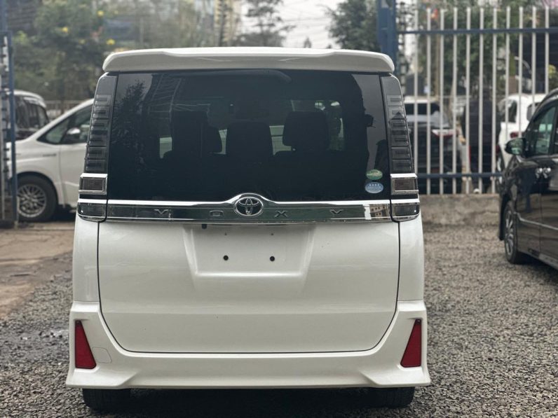 
								Toyota Voxy Zs full									