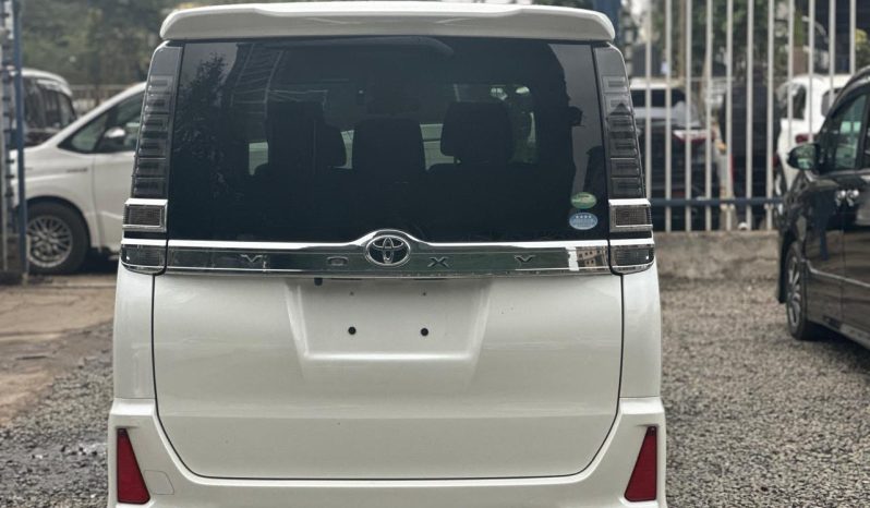 
								Toyota Voxy Zs full									