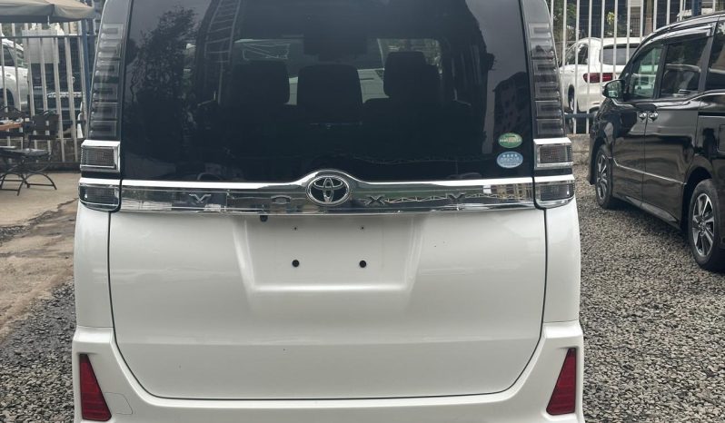 
								Toyota Voxy Zs full									