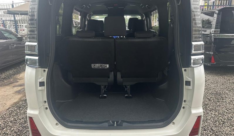 
								Toyota Voxy Zs full									