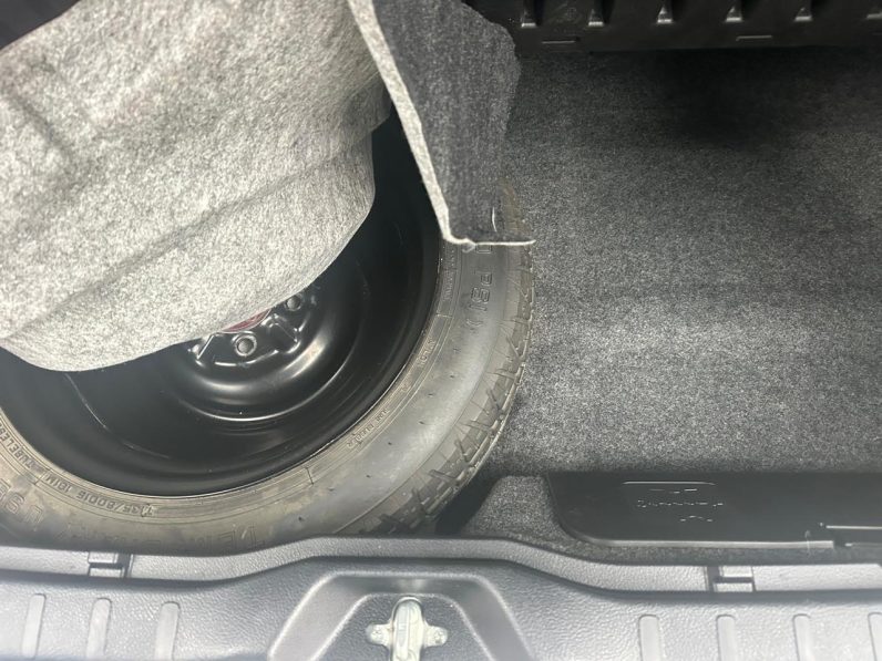 
								Toyota Voxy Zs full									