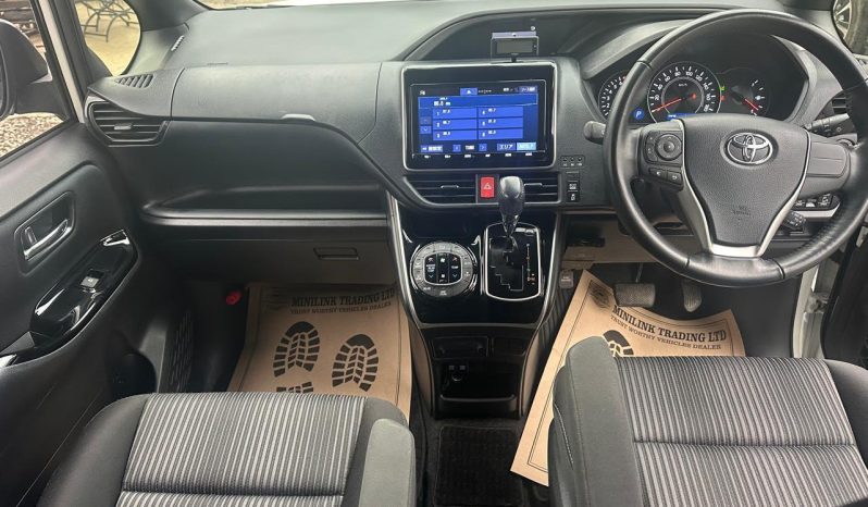 
								Toyota Voxy Zs full									