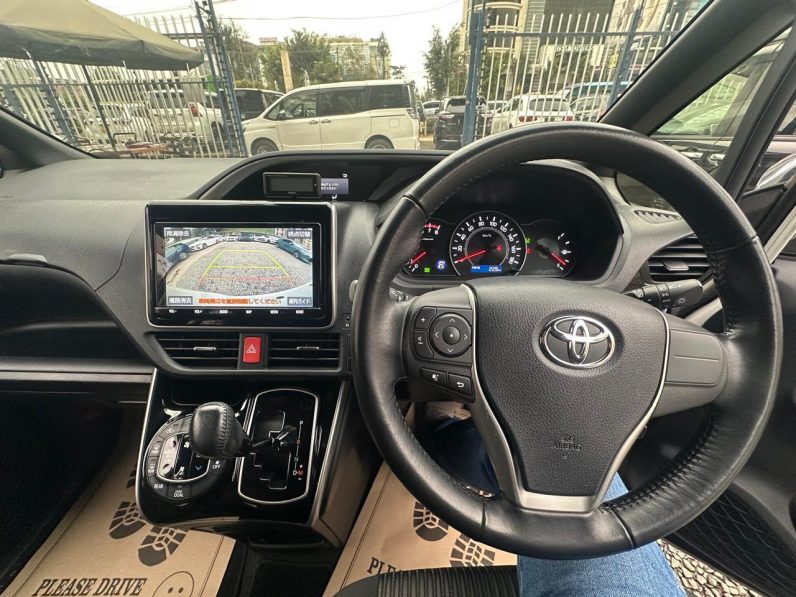 
								Toyota Voxy Zs full									