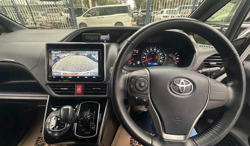 
								Toyota Voxy Zs full									