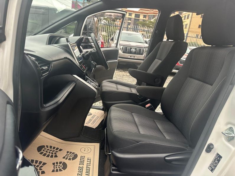 
								Toyota Voxy Zs full									