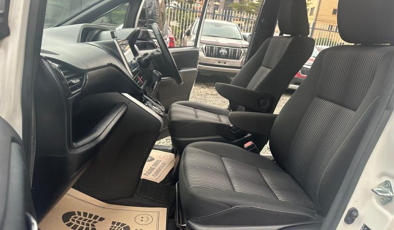 
								Toyota Voxy Zs full									