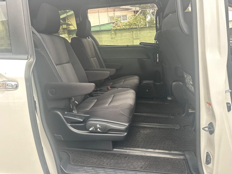 
								Toyota Voxy Zs full									