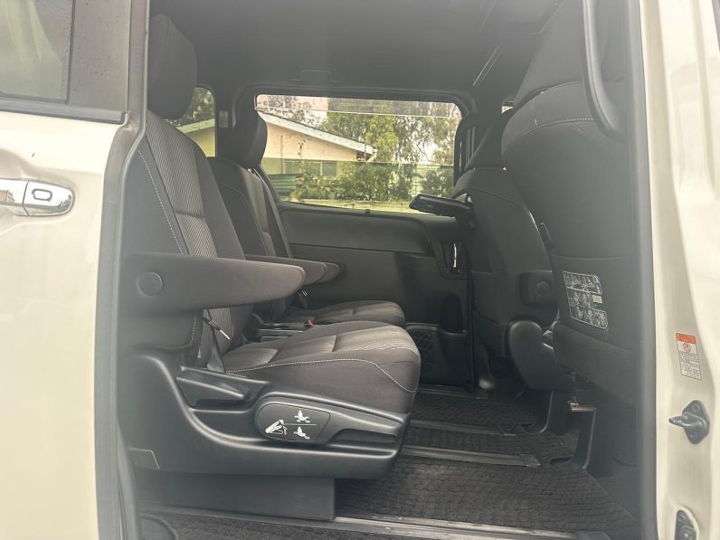 
								Toyota Voxy Zs full									