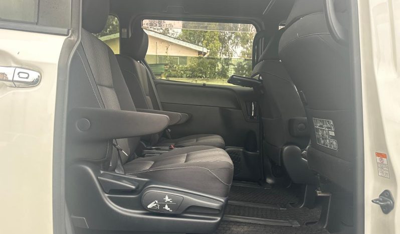
								Toyota Voxy Zs full									