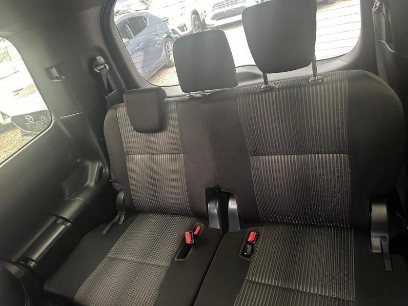 
								Toyota Voxy Zs full									