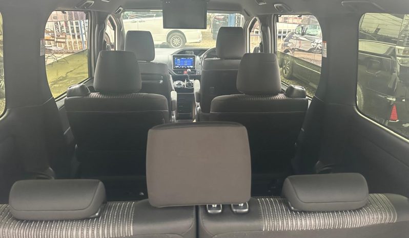 
								Toyota Voxy Zs full									